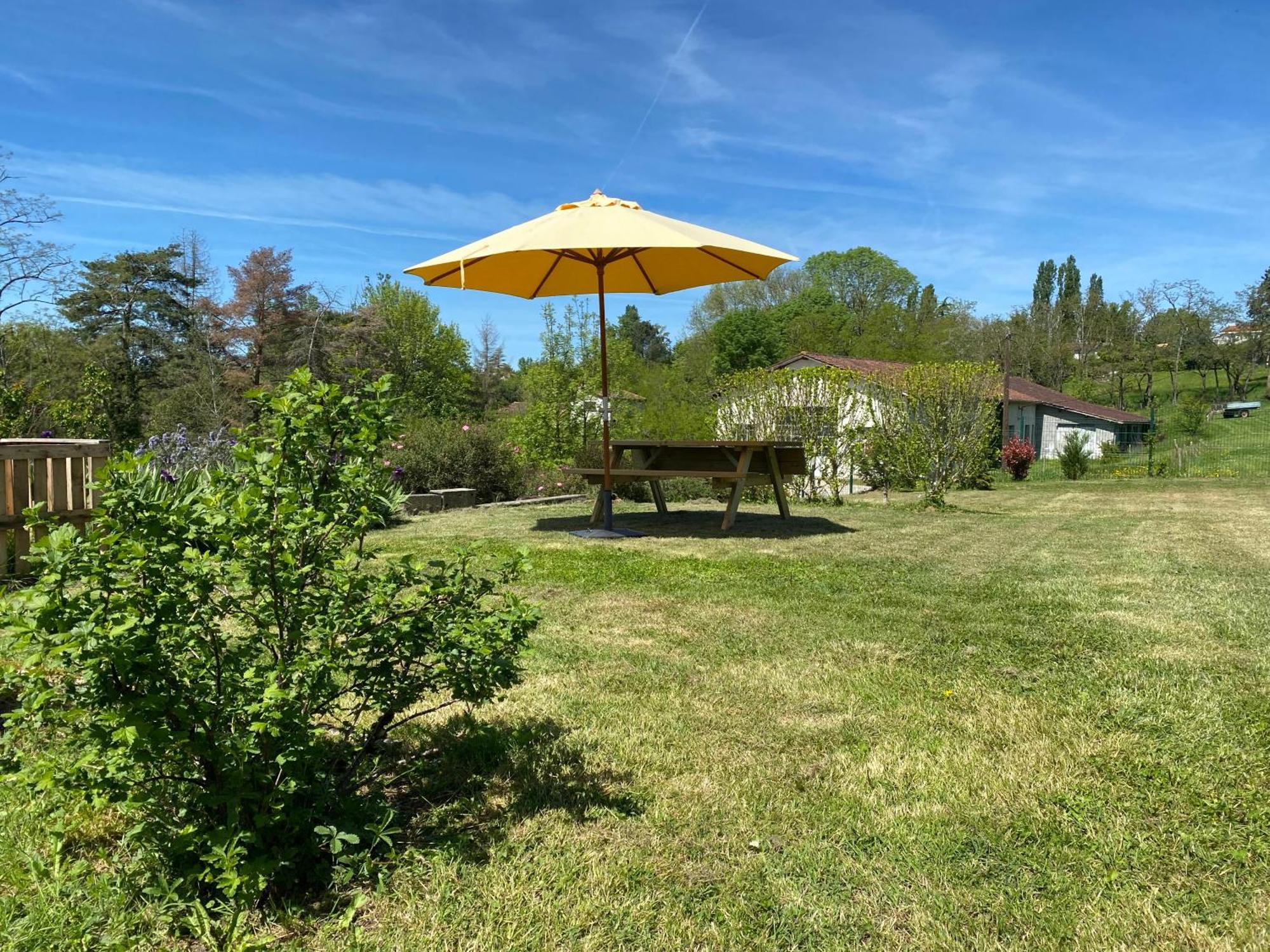 Aux Trois Muriers Villeneuve-sur-Lot Exterior photo